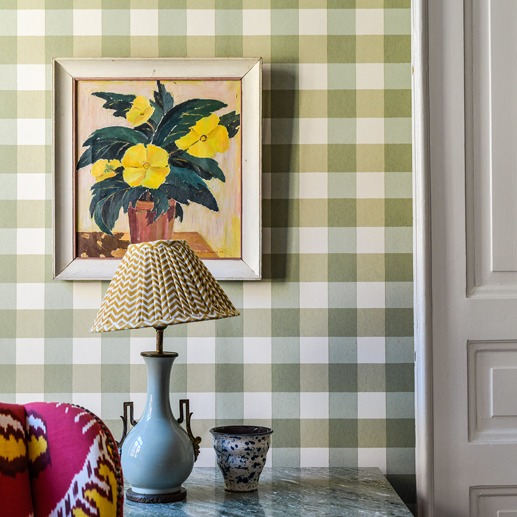  The inspiration to Picnic wallpaper comes from the traditional plain-woven checked fabrics called Gingham in English, or Toile de Vichy in French. 