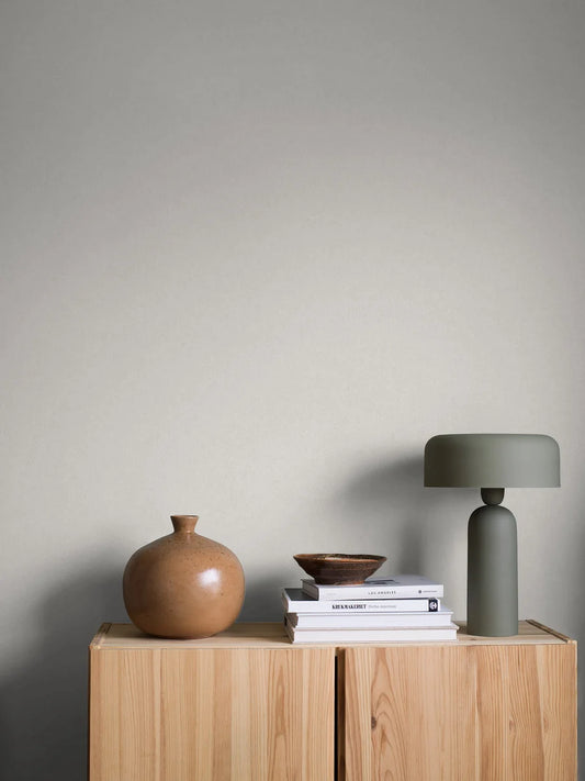 Dress your walls in our Kim wallpaper colored in a gentle shade of light grey.