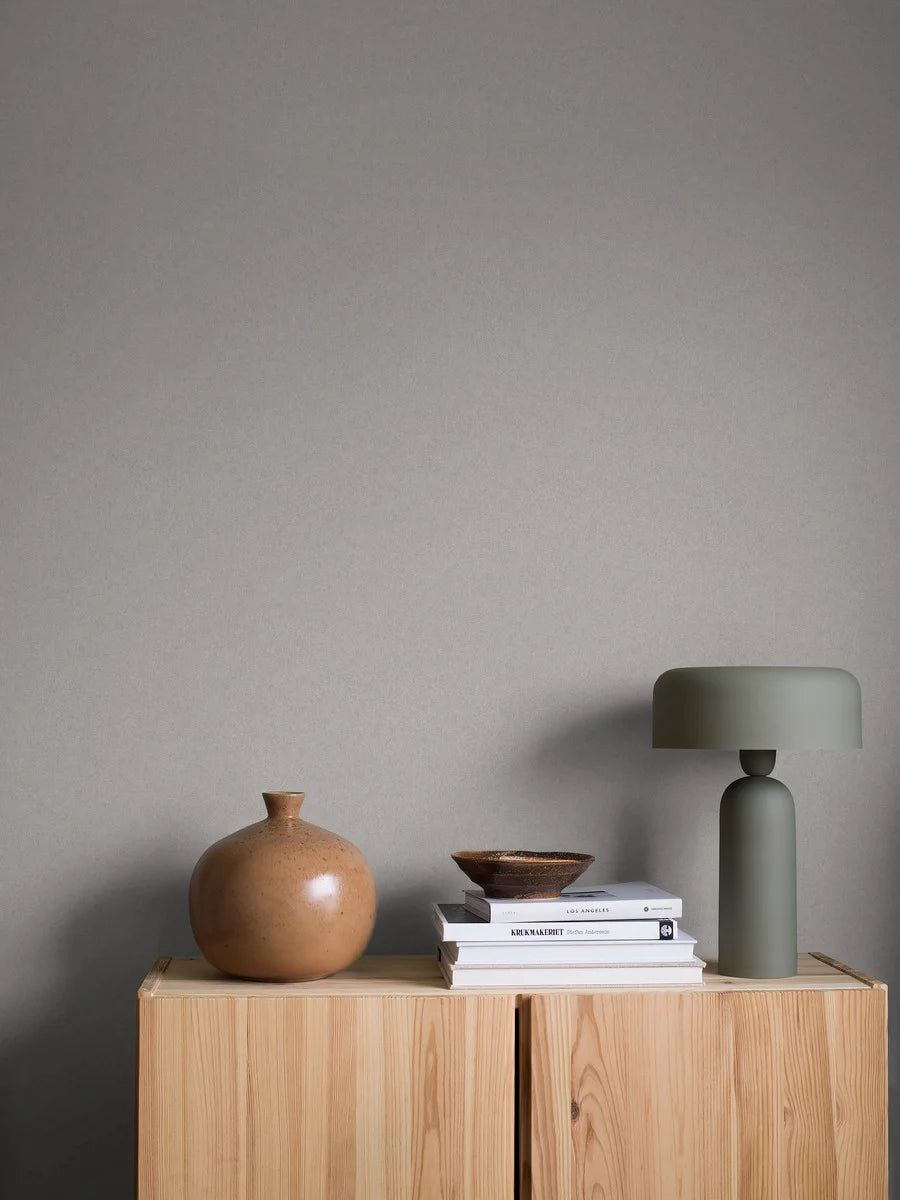 Discover the simple elegance of our Kim wallpaper in a neutral grey palette.