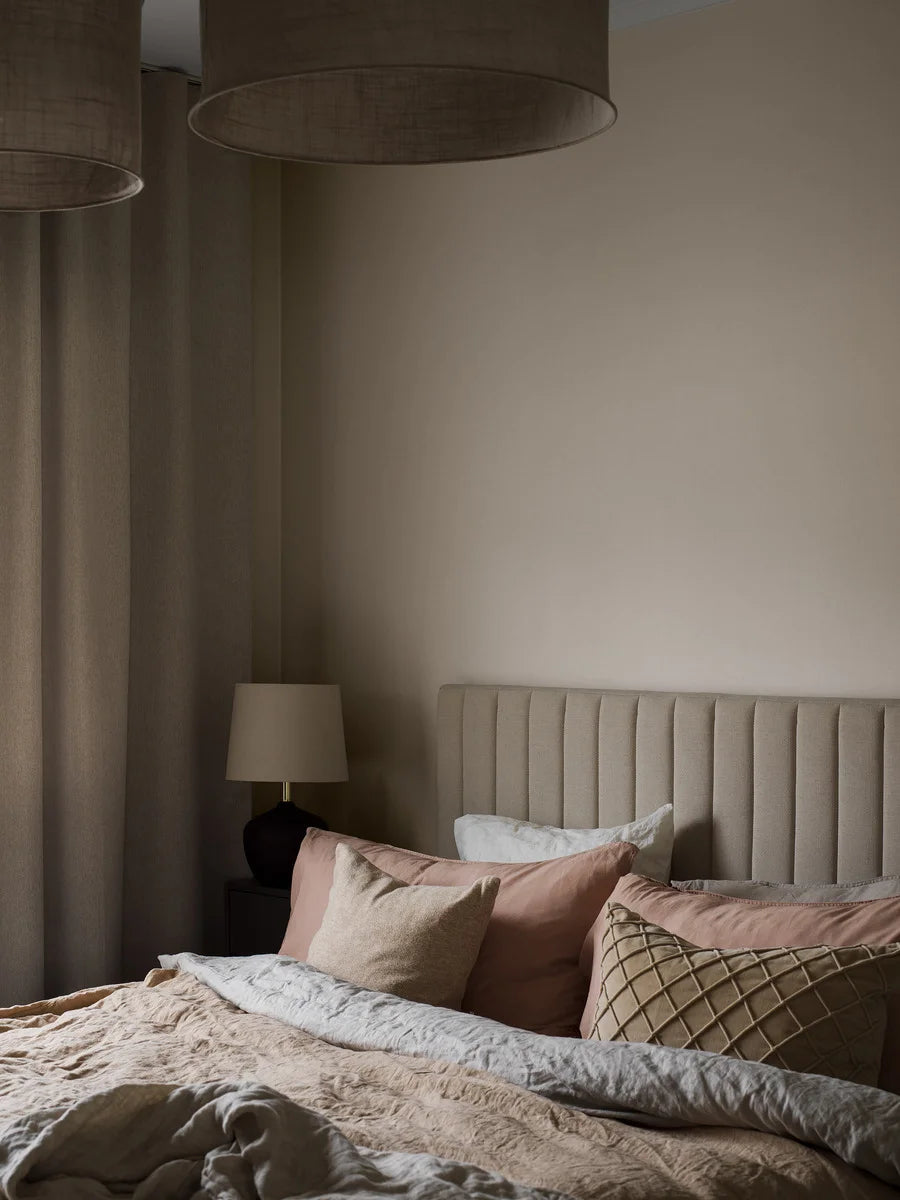 Envelop your room in the comforting embrace of our Kim wallpaper in warm beige hues.