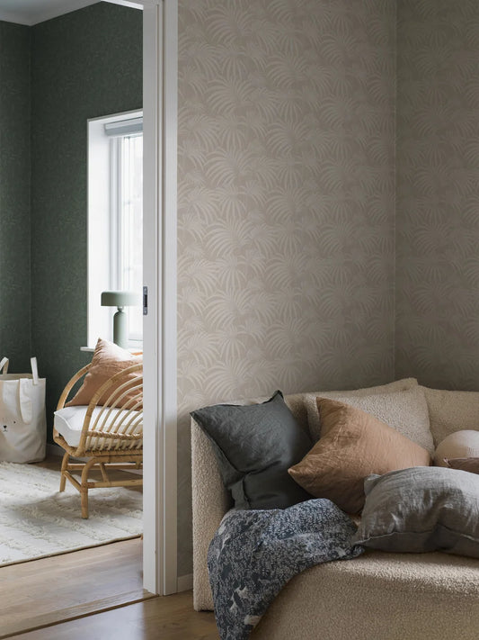 Add a touch of warmth and comfort to your interior with our Paula wallpaper in beige tones.