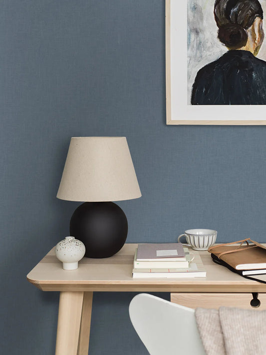 Colored in a deep and dreamy dark blue tone, our Vega wallpaper is tranquil and luxurious.