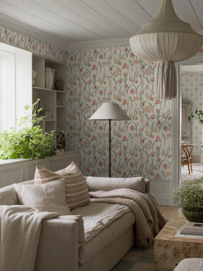 This joyful La Belle Epoque wallpaper is adorned with a variety of tulips in different colors, from pink and apricot tones with buttery yellow edges, to cream-yellow flowers.