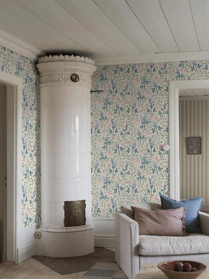 Inspired by designer Nora Tysklind’s garden in Dalarna, Sweden, this Trädgårdsfröjd wallpaper captures the spontaneity and beauty of blooming flowers.