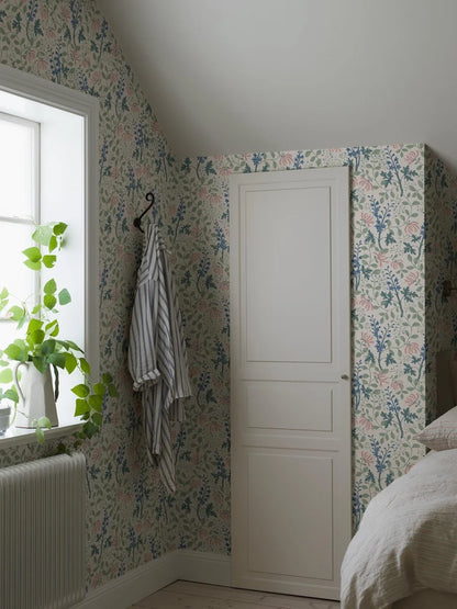 Inspired by designer Nora Tysklind’s garden in Dalarna, Sweden, this Trädgårdsfröjd wallpaper captures the spontaneity and beauty of blooming flowers.