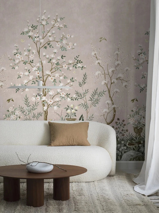 The wallpaper Magnolia Garden is in classic chinoiserie style, with clear Asian influences. 