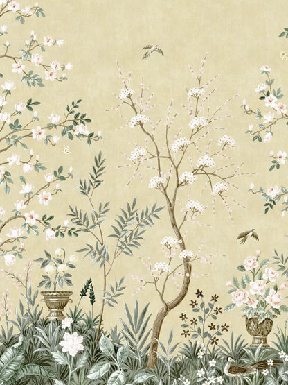 The pale yellow wallpaper Magnolia Garden is adorned with a lush, hand-painted pattern with Asian influences.