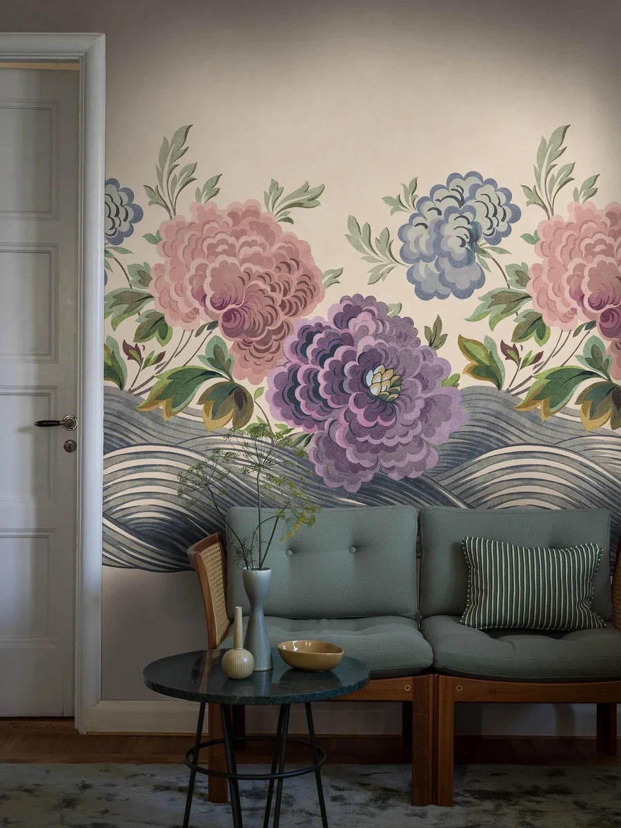 Large, stylized flowers sweep across the wall like a blooming wave on the Wave of Flowers wallpaper.