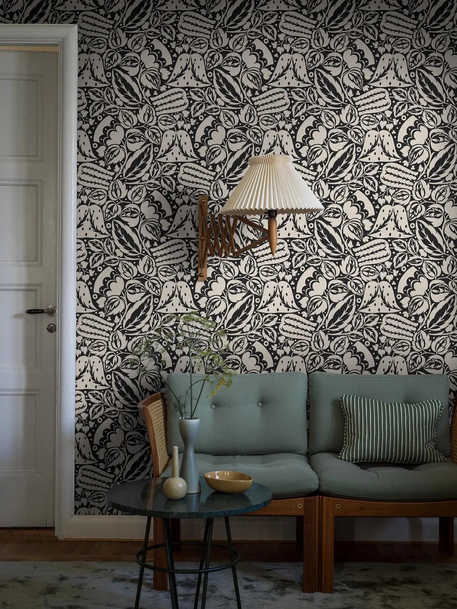 Josef Hoffmann’s Leipzig wallpaper features bold, bell-shaped flowers and leaves in a modernist expression.