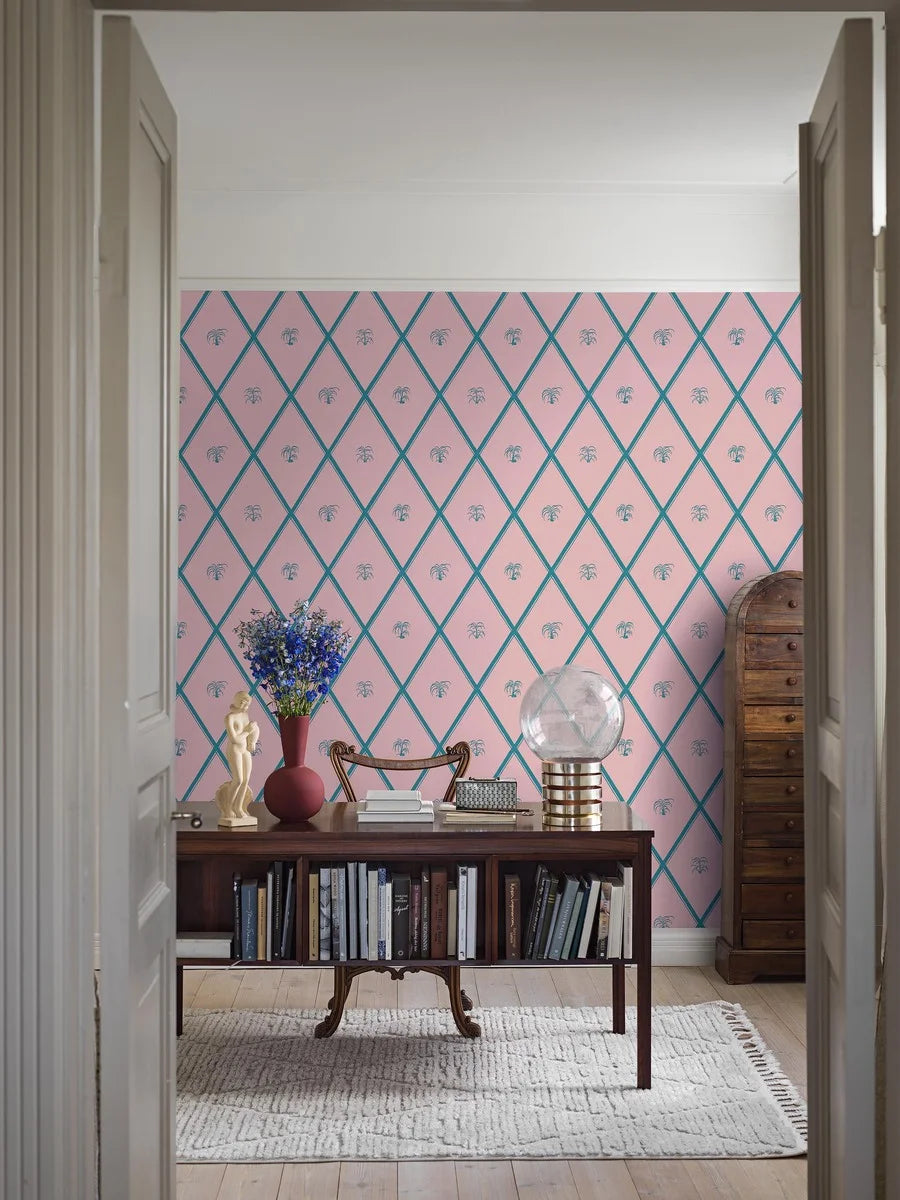 Designed by the ornamental genius Dagobert Peche in around 1914, this Medina wallpaper combines exotic palm motifs and strict geometric forms, evoking the allure of the Middle East. 