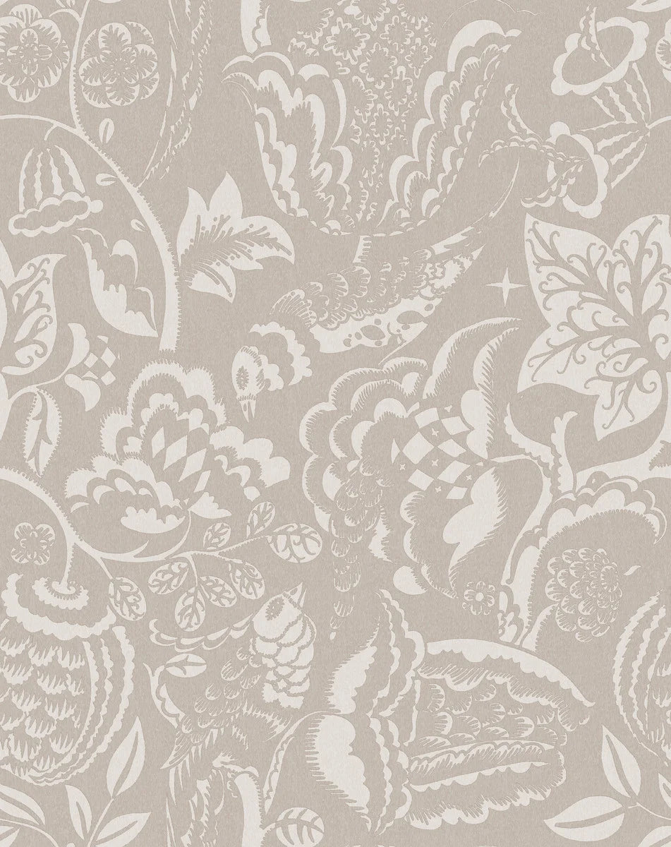 Designed in around 1914 by Dagobert Peche, this Wundervogel wallpaper features paradisiacal plants and enchanting birds that create an intricate yet airy effect. 