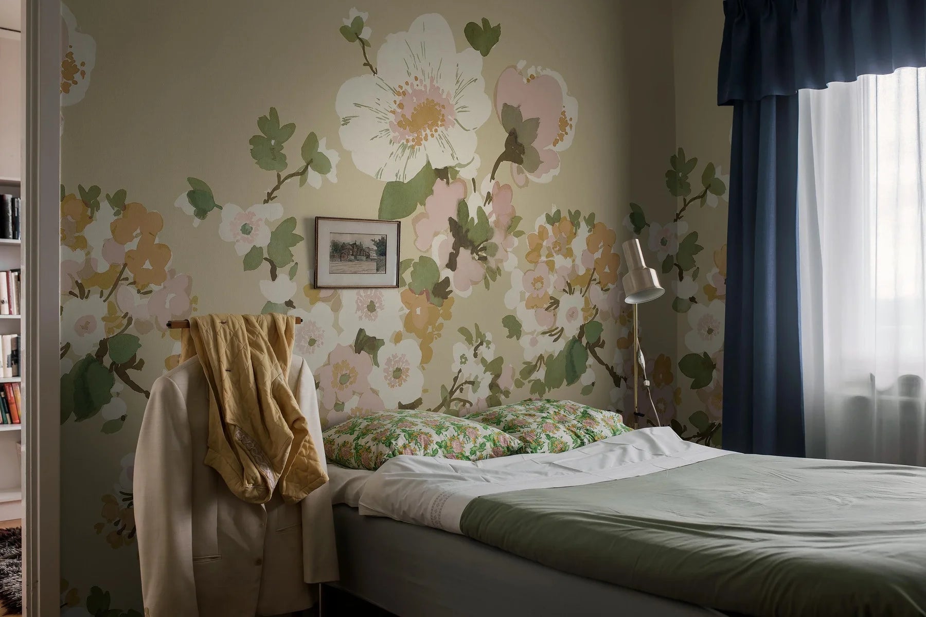 On the Apple Blossom wallpaper, apple trees bloom all year round.